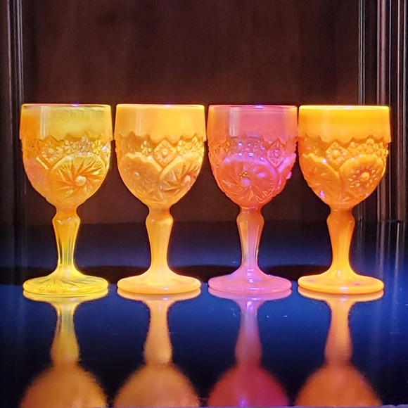 (4) Vntg "Buzz Saw" Glowing Orange Selenium Goblets by both Degenhart & Boyd - Picture 16 of 16